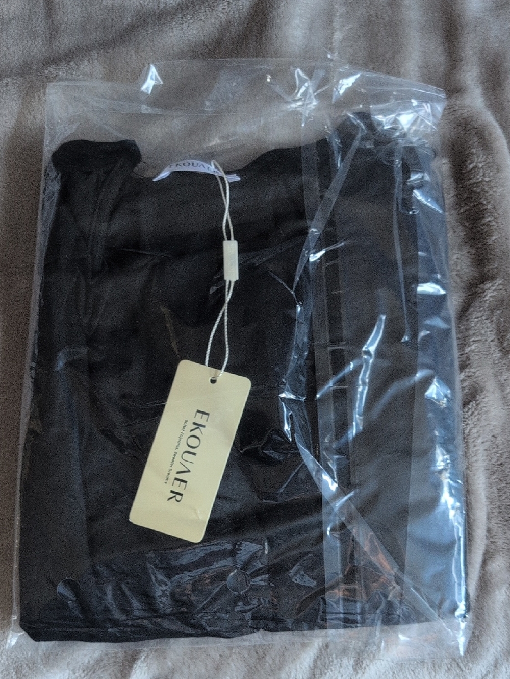 NWT Ekouaer Black Nursing/Maternity Top - Classic Solid Black